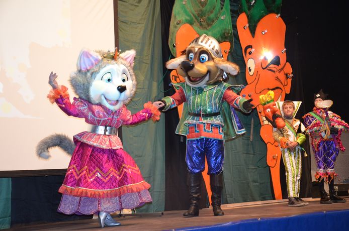 Opening carnaval Ninove 2022 - De Ridders in de Wortelorde stelden de mascottes Flipke en Marie voor aan het publiek.