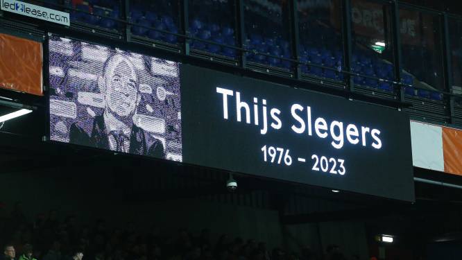 Minuut applaus voor Thijs Slegers tijdens uitduel PSV met NEC
