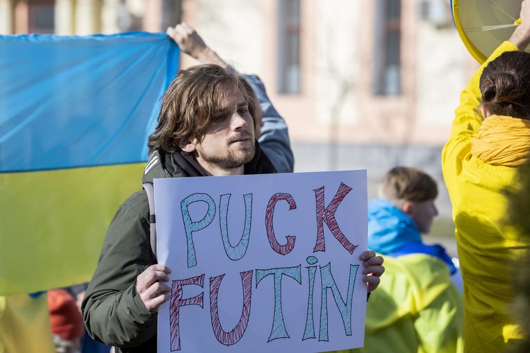 Ook in Moldavië wordt geprotesteerd tegen de oorlog in Oekraïne, zoals hier in de hoofdstad Chisinau. Het land vreest een Russische inval.  Beeld ANP / EPA