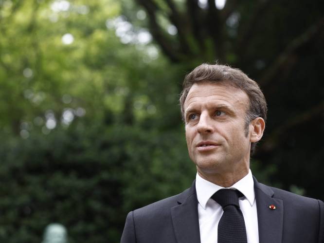 President Macron met spoed naar Parijs voor crisisberaad om rellen, geen noodtoestand