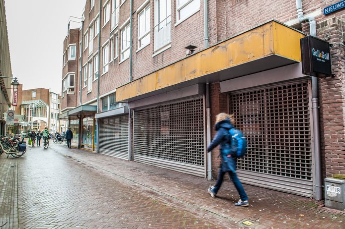 Door de leegstand van winkelpanden hebben sommige straten van het centrum van Gouda, zoals de Nieuwstraat, een ongezellige en verpauperde sfeer.