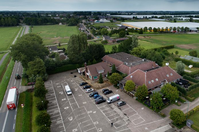 Nederland,  Zuilichem, op de plek van Partycentrum Suylighem aan de Maaswaalweg zou sloop en in plaats van het centrum een polendorp komen.