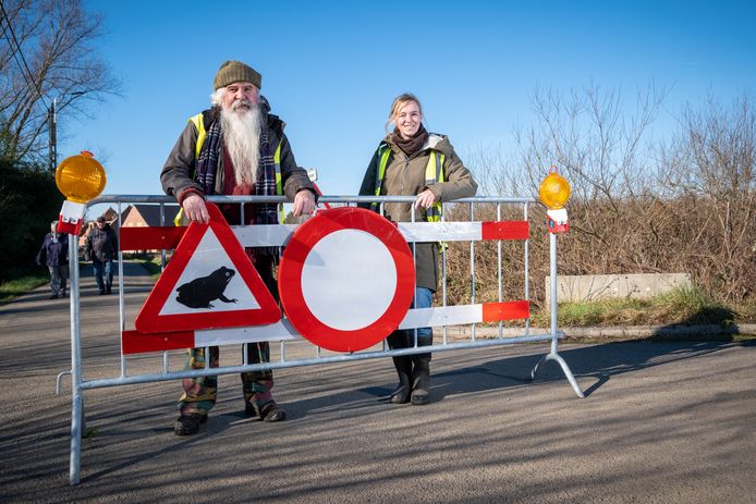 HALLAAR Titte Van den Broeck en Tinneke Heylen van de amfibieënwerkgroep Spekstraat