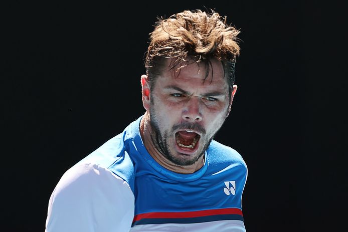 TOPSHOT - Switzerland's Stan Wawrinka reacts as he plays against Germany's Alexander Zverev during their men's singles quarter-final match on day ten of the Australian Open tennis tournament in Melbourne on January 29, 2020. (Photo by DAVID GRAY / AFP) / IMAGE RESTRICTED TO EDITORIAL USE - STRICTLY NO COMMERCIAL USE