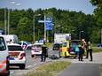 De fietser werd behandeld door ambulancepersoneel.