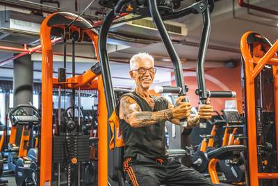 Mascotte van Gentse gym is bijna zeventig, en één blok spieren: “Fitness heeft mijn leven gered”
