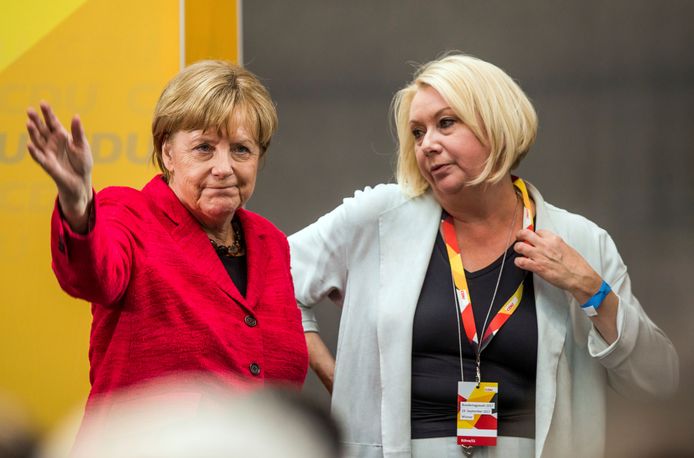 Angela Merkel en Karin Strenz in 2017.