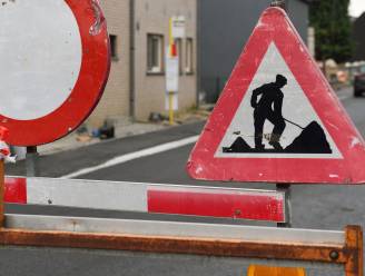 Proefsleuven in centrum om nutsleidingen te lokaliseren: slecht één rijhelft beschikbaar