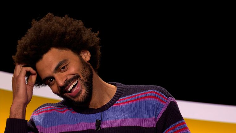 Basketballer Jean Marc Mwemahad het moeilijk met vragen over 'Daens' en 'Vaneigens'.  Beeld SBS