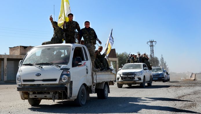 Syrische rebellen vieren hun overwinning in Raqqa.
