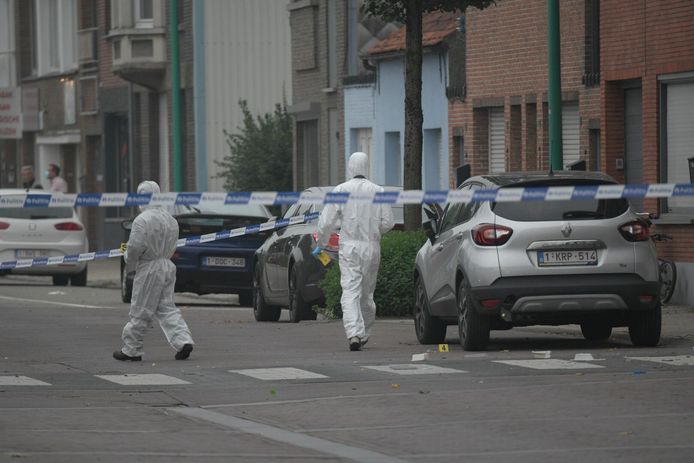 Het bankkantoor van AXA in de Kapelstraat in Essen was het doelwit van de criminelen.