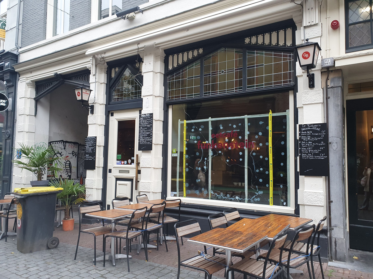 Bij eetcafé Funkenstein in Nijmegen is vannacht voor de twaalfde keer ingebroken. Dit keer kozen de daders de voorruit als ingang.