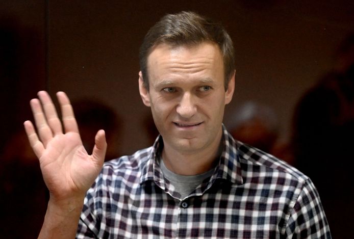 Aleksej Navalny in een glazen cel tijdens de rechtszaak tegen hem, op 20 februari  in Moskou.