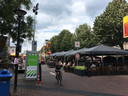 Een mobiele camera registreert alles dat er deze kermis op de Eikenboomgaard gebeurt.