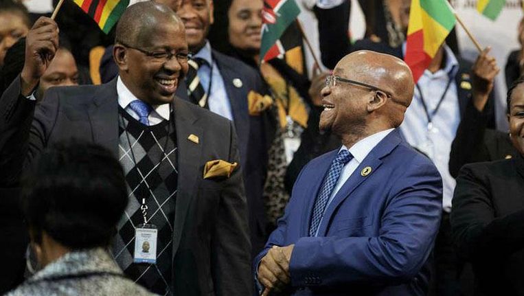 Jacob Zuma (rechts) was in juni 2015 gastheer van de Afrikaanse top. Hij weigerde de gezochte Sudanese president Omar al-Bashir, die op bezoek kwam, te arresteren. Beeld afp