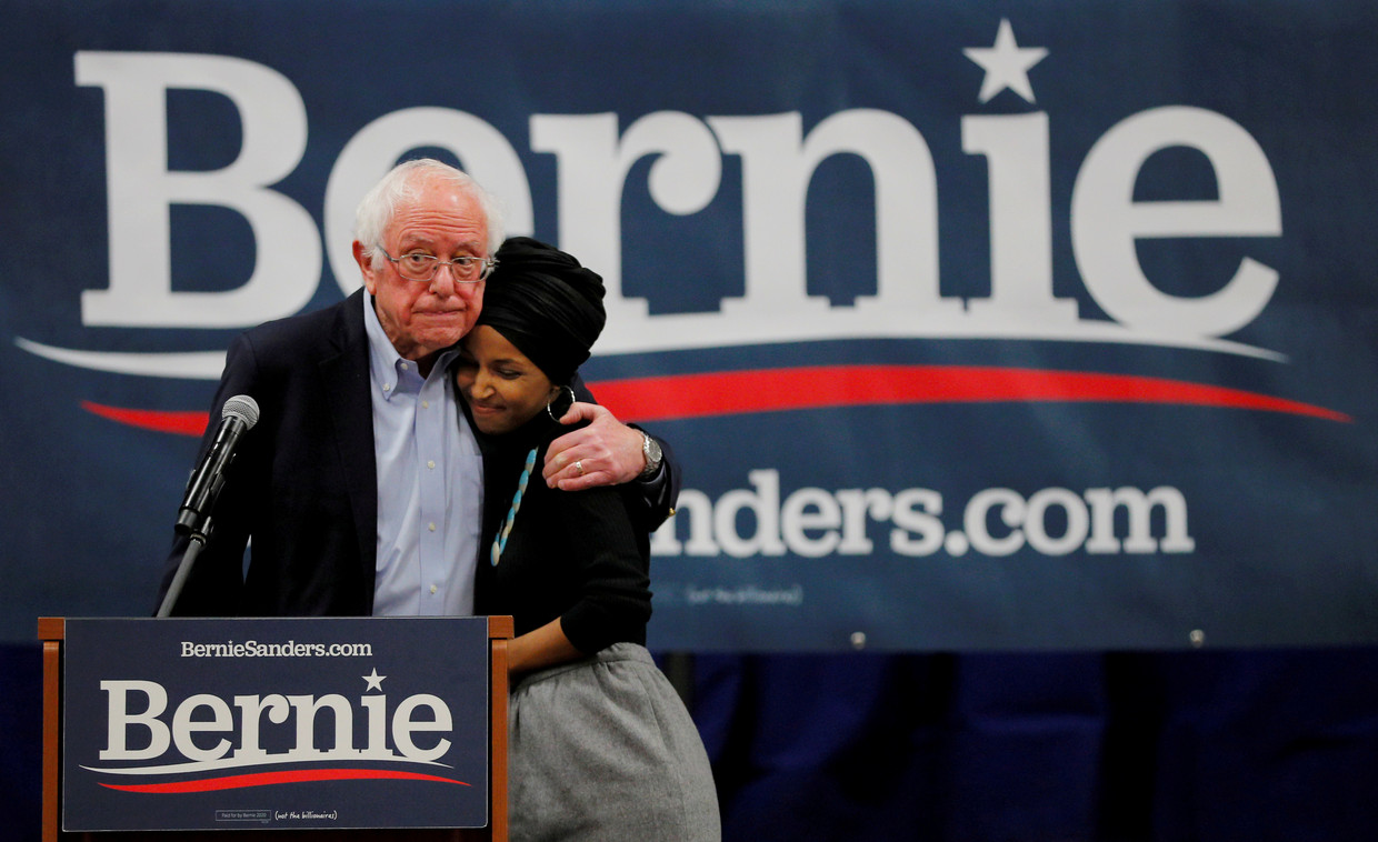 Sanders zei dat hij ‘niet kan doorgaan met een campagne die niet gewonnen kan worden en die het belangrijke werk verstoort dat van ons geëist wordt in deze moeilijke tijd.’ Beeld REUTERS