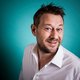 Bart De Pauw eist 12 miljoen euro van VRT. Hoe zit dat precies?
