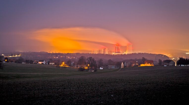 Energiecentrale Turów in Polen waar bruinkool wordt verbrand. De Commissie wil dat 40 procent van de gebruikte energie in 2030 duurzaam is opgewekt. Beeld Getty Images