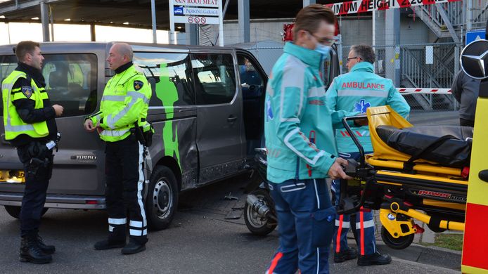 Brommerrijder Botst Op Busje In Helmond Bestuurder Gewond 112 En Misdaad Ed Nl