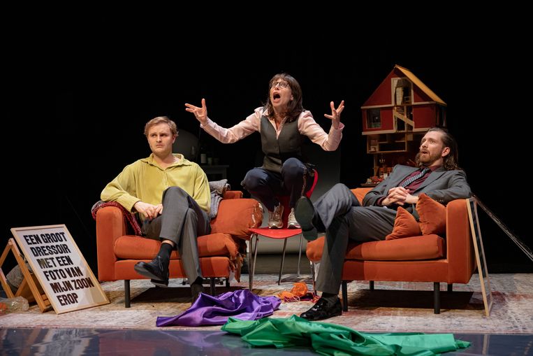 Jasper Stoop, Lineke Rijxman en Vincent van der Valk in ‘The Making of Soros the Musical’.  Beeld Nichon Glerum