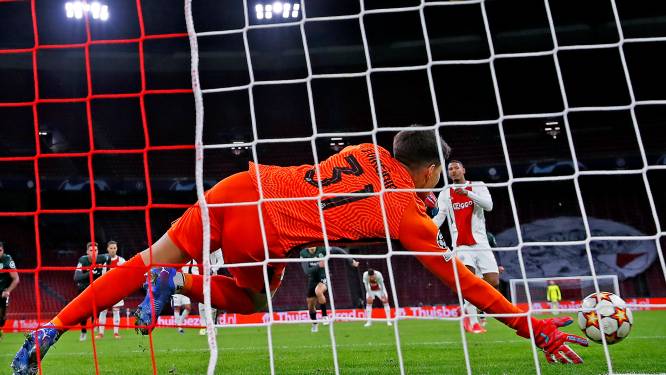 Ajax maakt opnieuw korte metten met Sporting en boekt historische zege