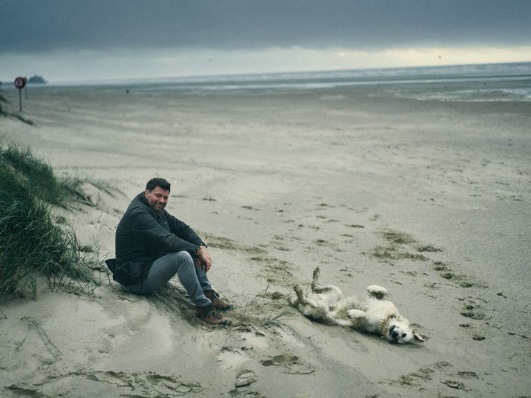 ‘Ik vind het een hele klus, opvoeden. Het is ook wat, hè, zien hoe je kind worstelt, en als ouder niet meteen de ­juiste pleister voor de wonde vinden.’ Beeld Thomas Sweertvaegher