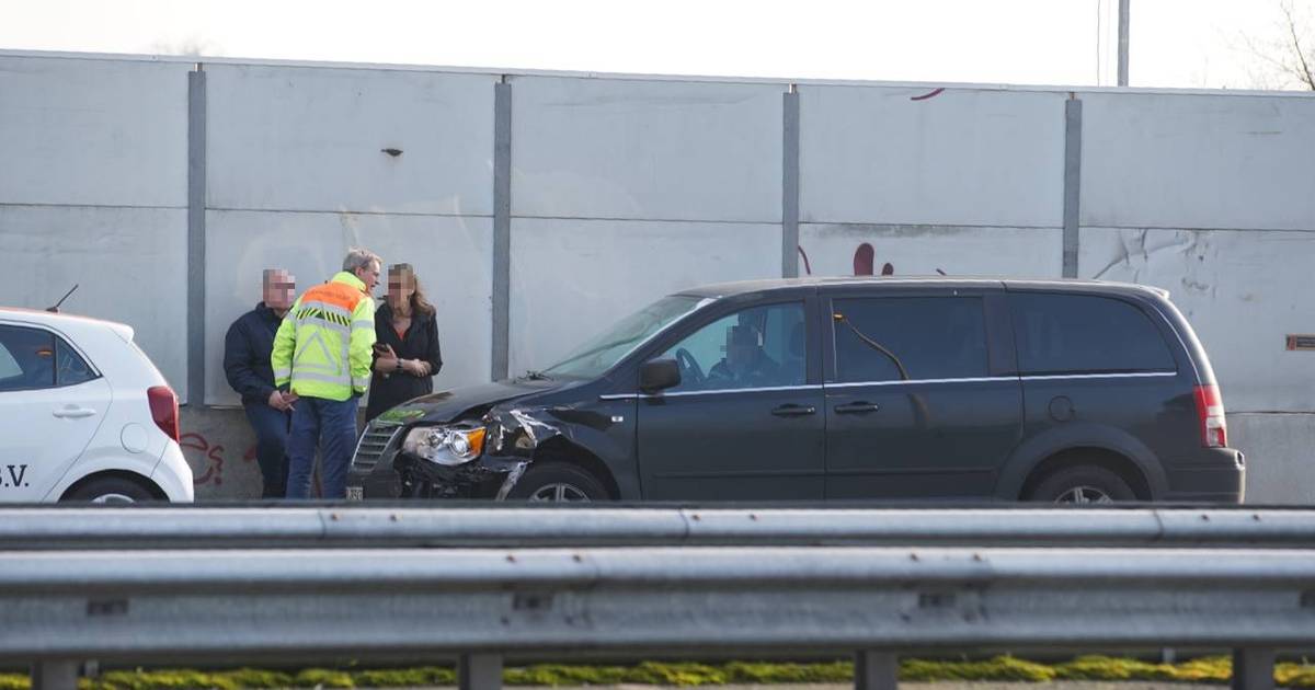 Flinke file na ongeluk op A1 richting Twello.