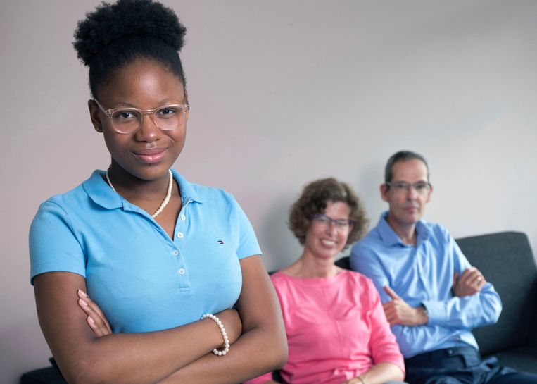 Quirine, moeder Edith en vader Erik Beelen. Quirine liep compleet vast op school. Zij doet nu staatsexamen. Beeld Werry Crone