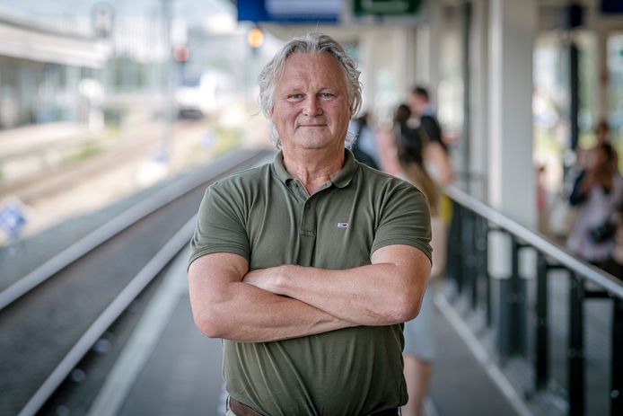Vertrekkend ProRail-baas Pier Eringa op station Amsterdam Zuid