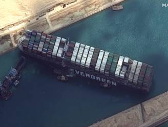 “Tikkende tijdbom”: vandaag nieuwe poging om containerreus in Suezkanaal vlot te trekken