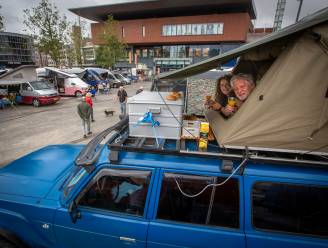 Kamperen op een rumoerig Van Heekplein: net als je slaapt komt een schreeuwer voorbij of bouwt de churrosman zijn kraam op