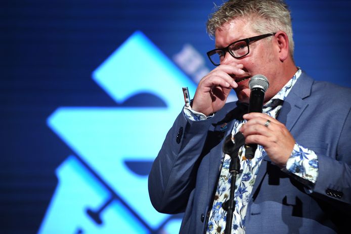 De Avenue. Met de traditionele slotceremonie werd het 50ste Breda Jazzfestival afgesloten. Een emotioneel moment voor scheidend voorzitter Bart Wouters.