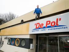 Bronckhorst knapt sporthallen op, om ze daarna te verkopen
