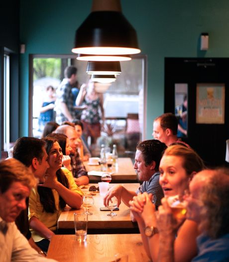 Un homme paie l’addition de ses voisins de table: “donner un moment de bonheur à ces deux familles”