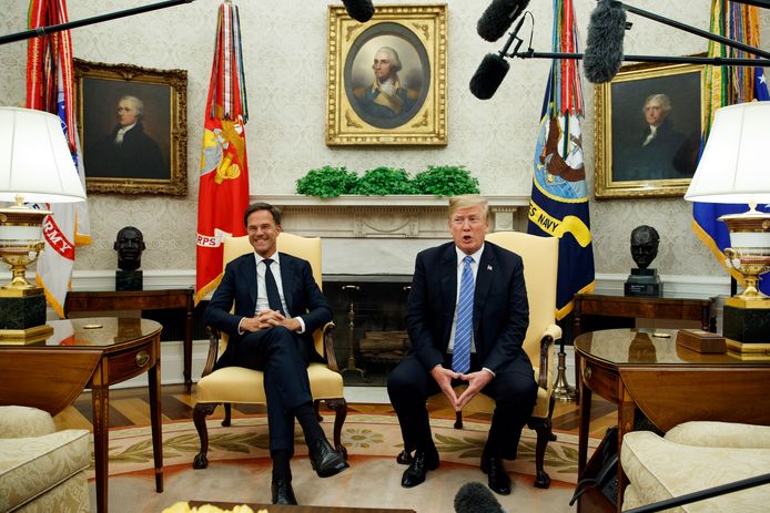 Rutte en Trump voor de fotosessie.