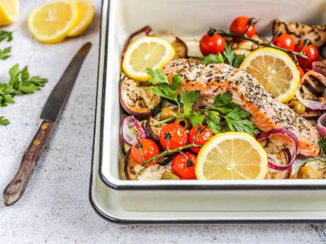 Wat Eten We Vandaag: Mediterrane zalm uit de oven