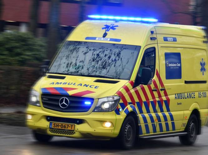 Ambulance met spoed naar Katendrechtsehof in Rotterdam