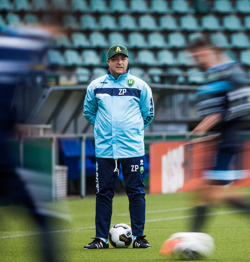 Zeljko Petrovic 'Als iemand weg wil, wil ik dat nu weten' Foto