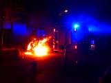Auto gaat in vlammen op in Oss, politie op zoek naar camerabeelden