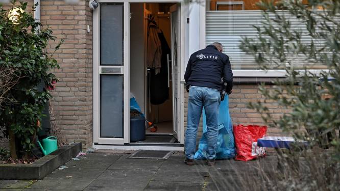 Speciaal politieteam doet inval in Tilburgse woning, drie verdachten aangehouden