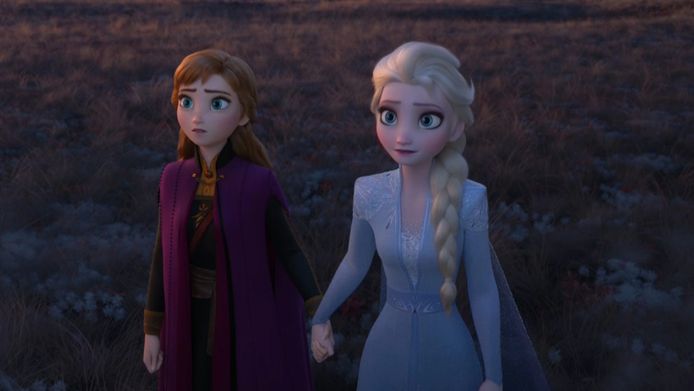 Centraal in de 'Frozen'-films staat de vriendschap tussen zussen Anna (links) en Elsa (rechts).