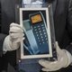 Eerste sms ooit in Parijs onder de hamer
