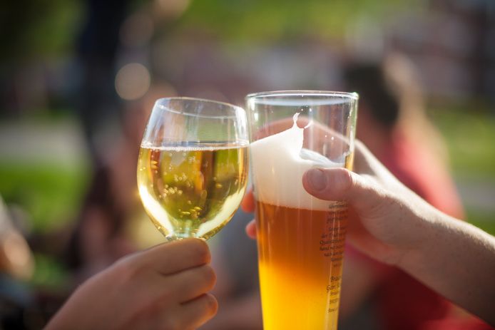 Buitensporig Graan laser Bier zonder alcohol is vaak lekker, wijn meestal niet en dat komt door 'het  gat' | Koken & Eten | bd.nl