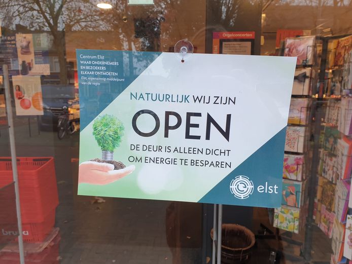 Deur blijft dicht, maar open: speciale poster moet winkelend publiek naar binnen lokken | Overbetuwe | gelderlander.nl