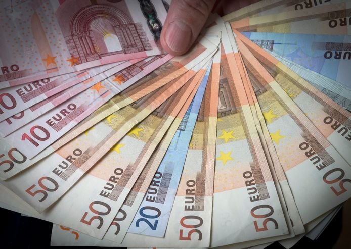 2013-02-15 14:47:29 ILLUSTRATIE - Geld, papiergeld. ANP XTRA LEX VAN LIESHOUT
