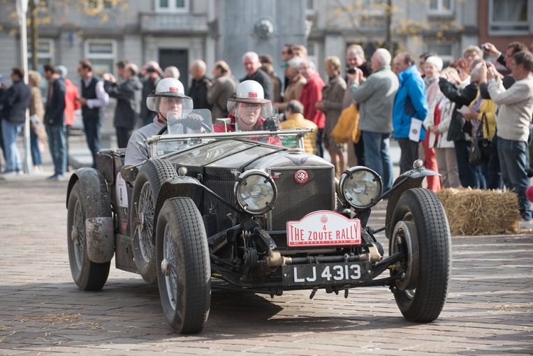 Oldtimers veroveren stadscentrum | Ronse | Regio | HLN