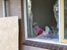 Drietal verdacht van poging doodslag: vrouw uit Hengelo raakte hand kwijt bij aanslag met vuurwerkbom