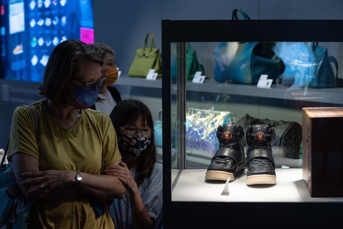 De Nike Air Yeezy 1-sneakers die in 2008 door Kanye West werden gedragen en onlangs voor 1,5 miljoen euro werden geveild.