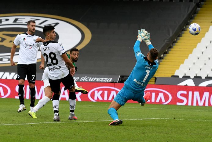 Jeroen Zoet Per Brancard Van Het Veld Na Sterk Optreden Bij Spezia Psv Ed Nl