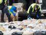 Foto ter illustratie. Agenten vinden een lading coke.